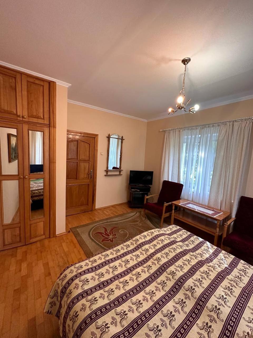 Bed and Breakfast Роксолана à Trouskavets Extérieur photo